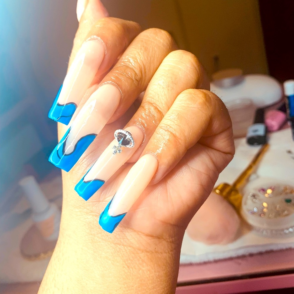 Blue and black press on nails